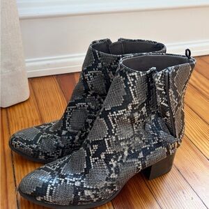 Old Navy Black and Gray Snakeskin Ankle Boots